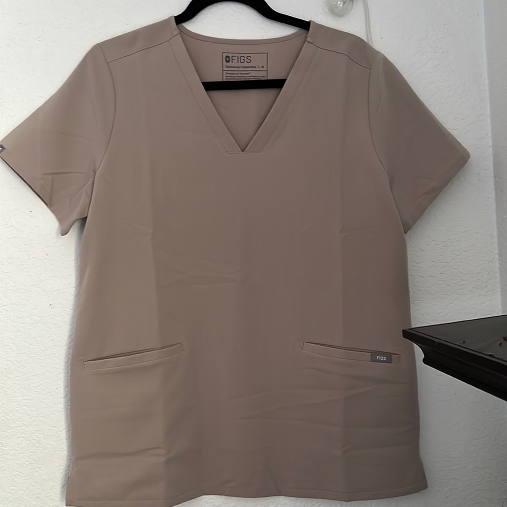 Boulder Casma Three Pocket Scrub top